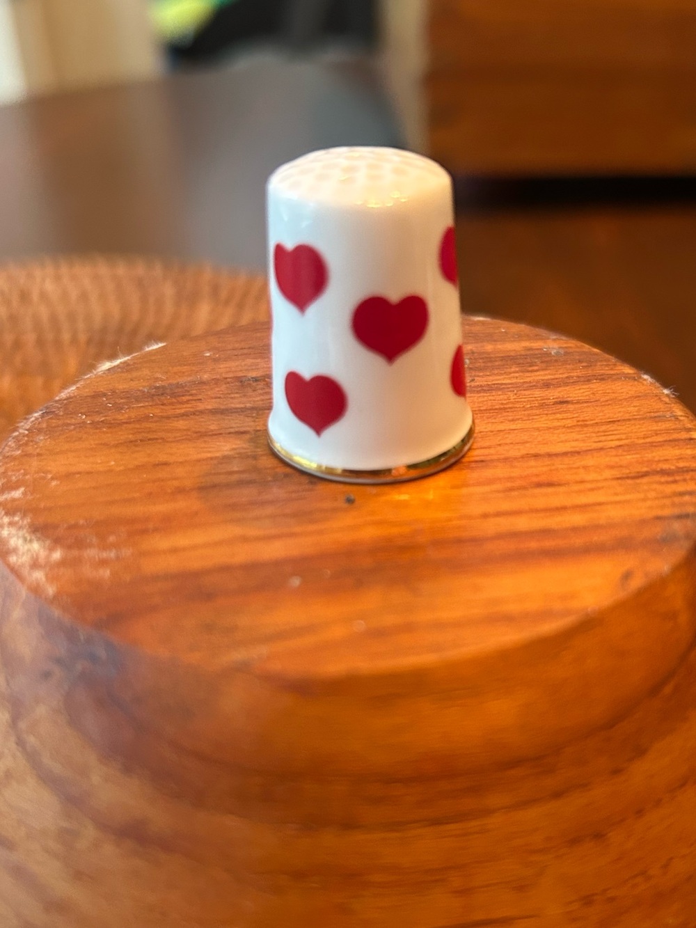 Heart Pattern White Ceramic Thimble - Red Hearts